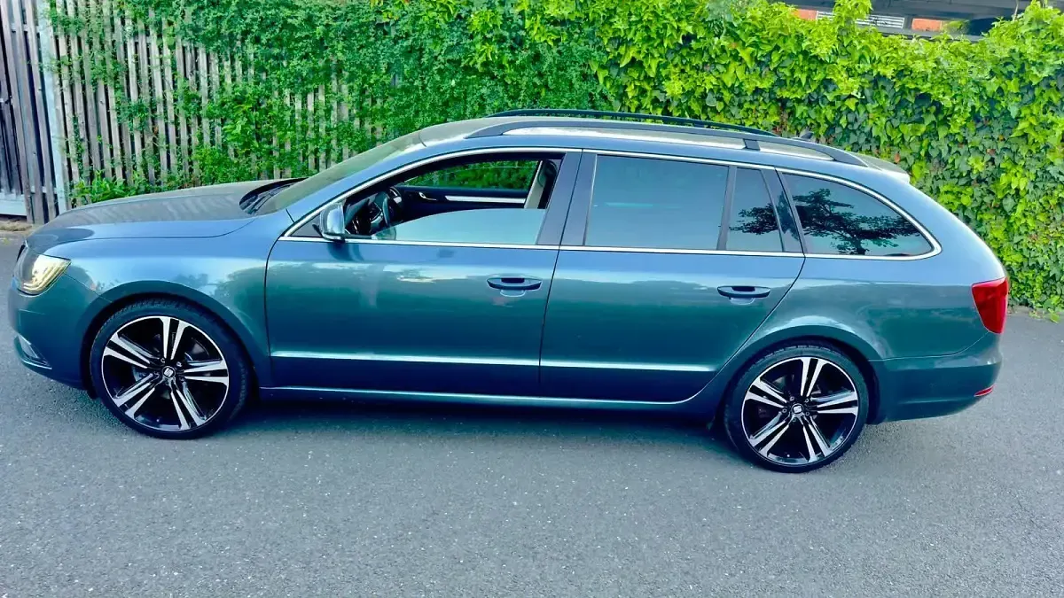 Gebraucht Skoda Superb 140 PS (102 kW) 2014 Grau Kombi