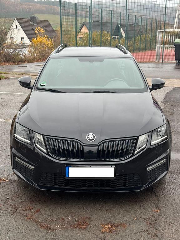 Schwarz Gebraucht 2017 Skoda Octavia RS Kombi | 17.500 € (Fairer Preis) - Bild 1/4