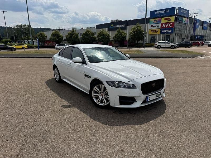 Weiß Gebraucht 2018 Jaguar XF R-Sport Limousine | 22.990 € (Etwas zu teuer) - Bild 1/4