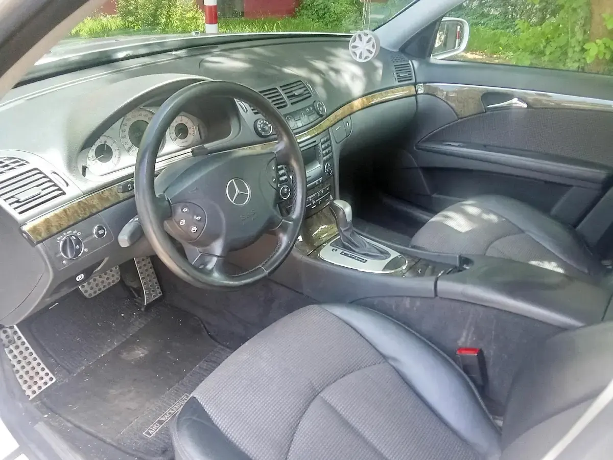 Gebraucht Mercedes E240 177 PS (130 kW) 2005 Silber Limousine