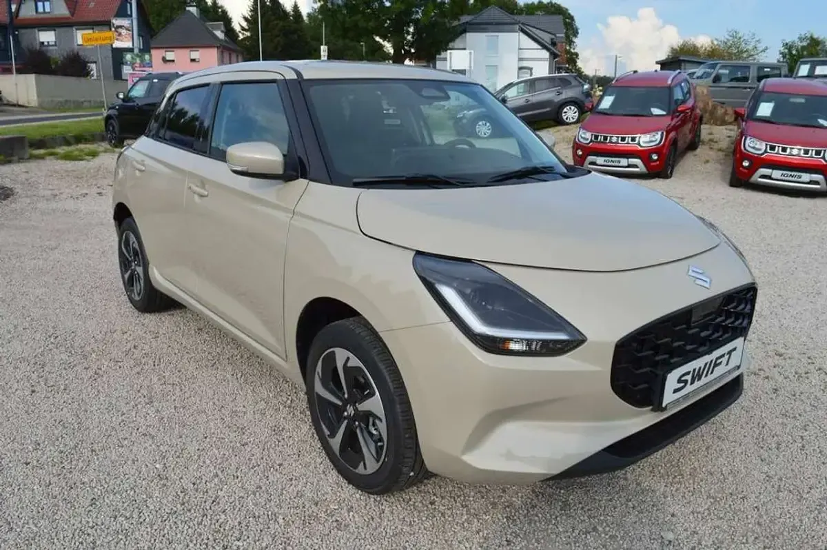 Neu Suzuki Swift Comfort+ 82 PS (60 kW) 2026 Caravan ivory pearl Kleinwagen
