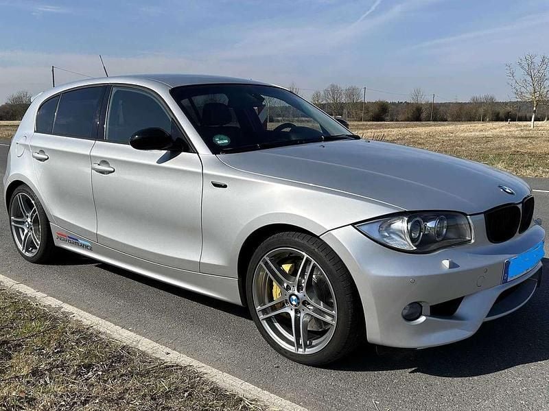 Silber Gebraucht 2006 BMW 130 Performance Kleinwagen | 19.990 € (Teuer) - Bild 1/4