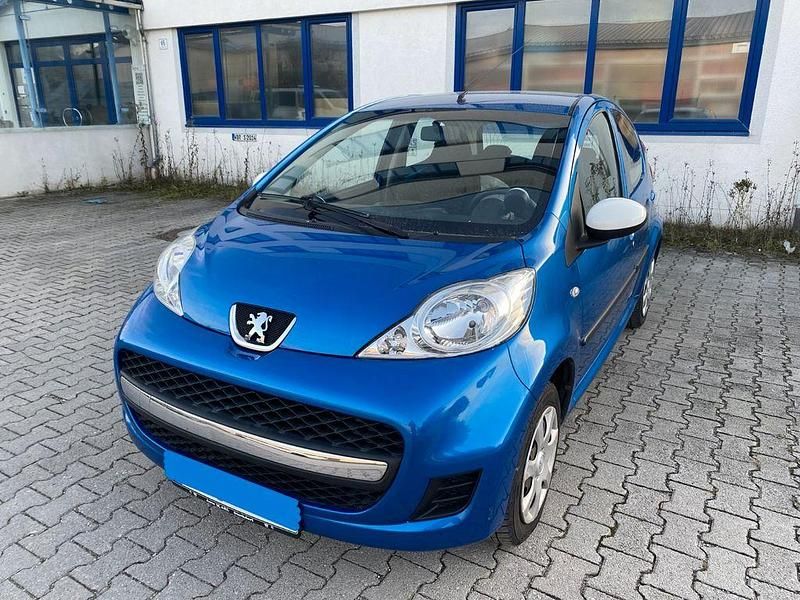 Blau Gebraucht 2012 Peugeot 107 Kleinwagen | 2.700 € - Bild 1/4