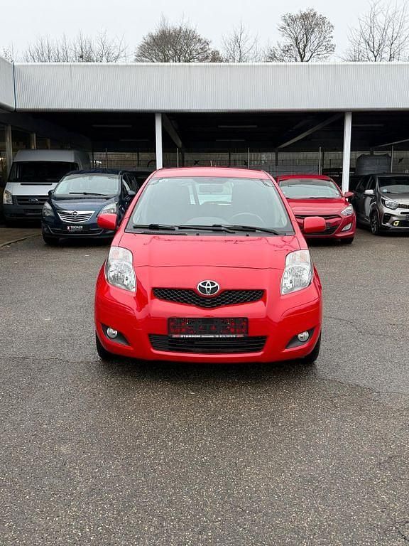Gebraucht Toyota Yaris Cool 101 PS (74 kW) 2009 Rot Limousine