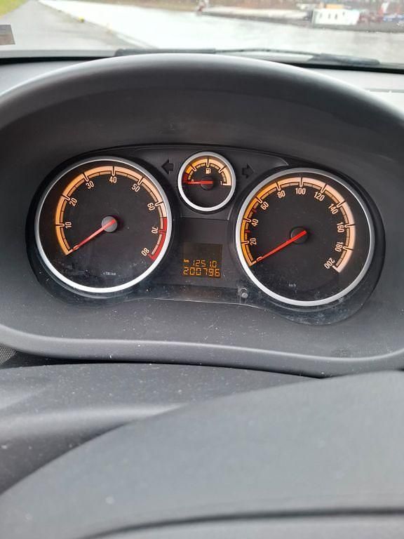 Gebraucht Opel Corsa 87 PS (63 kW) 2010 Silber Kleinwagen