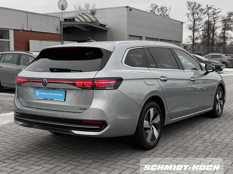Gebraucht VW Passat Elegance 193 PS (141 kW) 2024 Silber Limousine