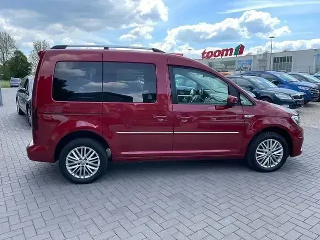 Używany VW Caddy Highline 131 KM (96 kW) 2020 Czerwony Minivan