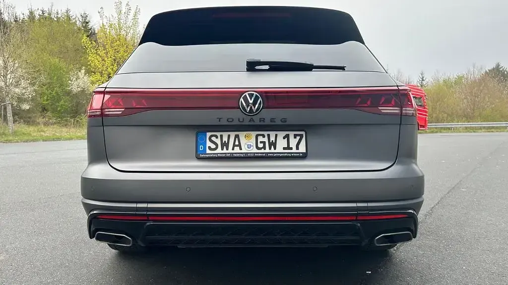 Gebraucht VW Touareg R-line 231 PS (169 kW) 2024 Grau SUV