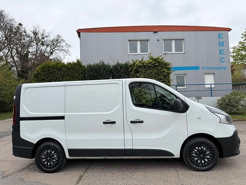 Gebraucht Renault Trafic Komfort 95 PS (69 kW) 2017 Weiß Van / Kleinbus