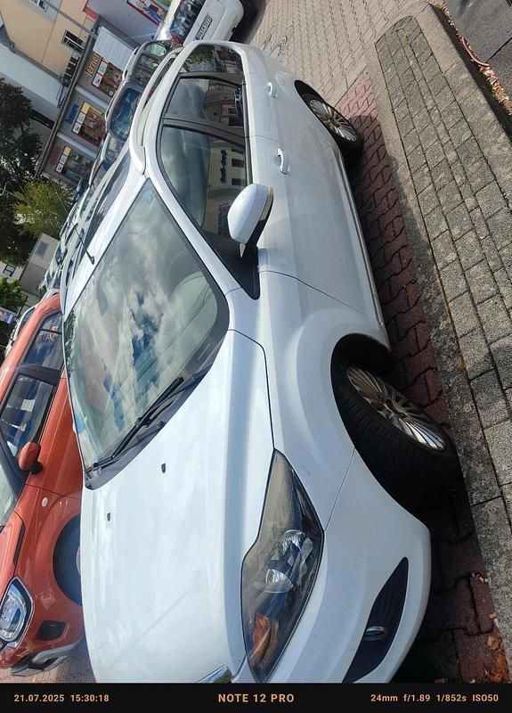 Weiß Gebraucht 2008 Ford Focus Kombi | 2.800 € (Fairer Preis) - Bild 1/4