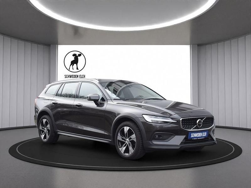 Gebraucht Volvo V60 CC Plus 197 PS (144 kW) 2022 Grau Kombi