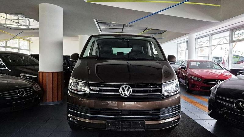 Second-hand VW Multivan Generation Six 204 CP (150 kW) 2017 Maro Monovolum