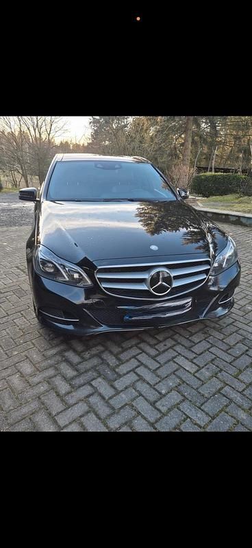 Second-hand Mercedes E250 201 CP (147 kW) 2015 Negru Berlinǎ