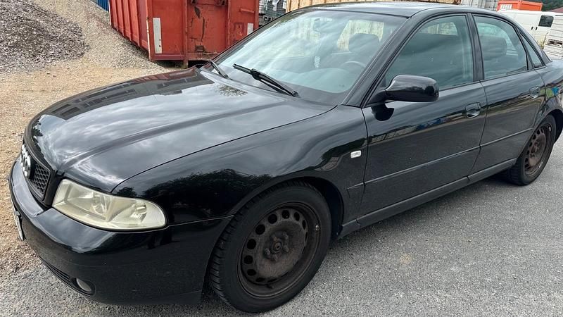 Schwarz Gebraucht 2000 Audi A4 Limousine | 1.000 € (Fairer Preis) - Bild 1/4