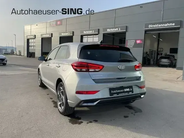 Neu Hyundai i30 140 PS (102 kW) 2025 Silber Limousine