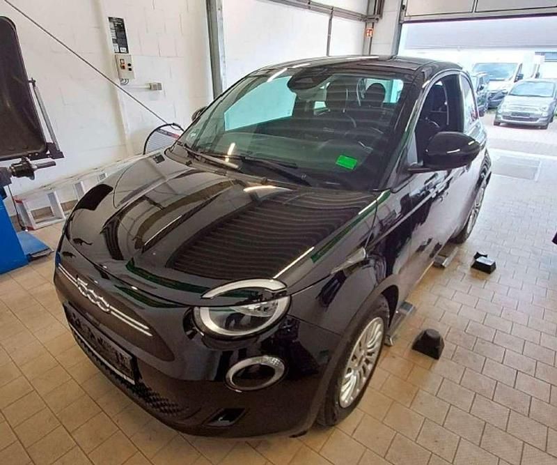 Onyx schwarz (10n) Gebraucht 2021 Fiat 500e Action Kleinwagen | 11.989 € (Fairer Preis) - Bild 1/3