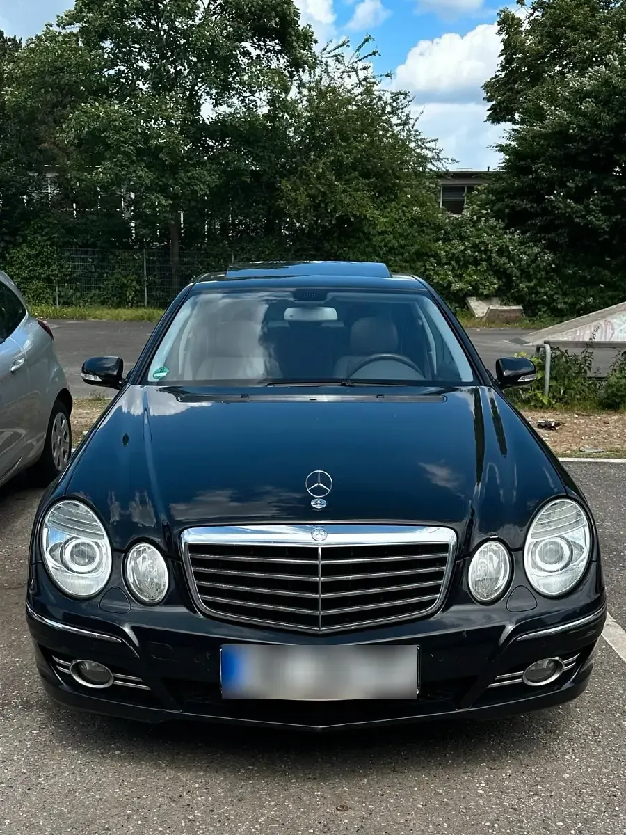Gebraucht Mercedes E220 Avantgarde 170 PS (125 kW) 2008 Schwarz Limousine