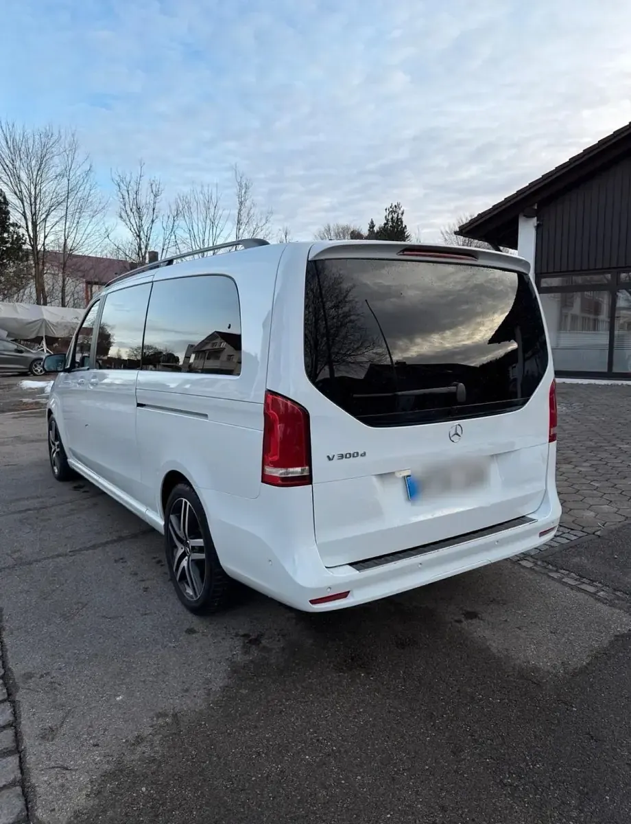 Gebraucht Mercedes V300 237 PS (174 kW) 2023 Weiß Van / Kleinbus