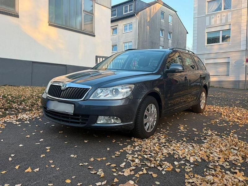 Grau Gebraucht 2010 Skoda Octavia Ambiente Kombi | 4.700 € (Fairer Preis) - Bild 1/4