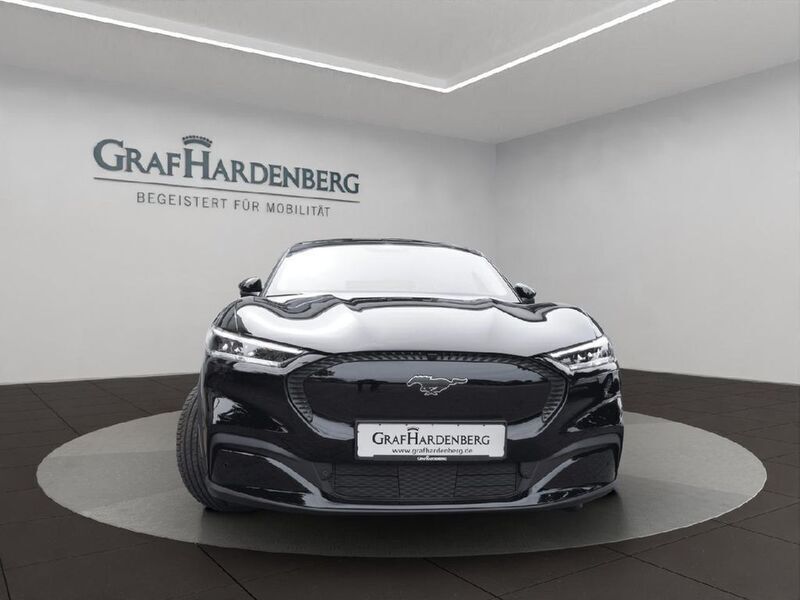 Iridiumschwarz metallic Gebraucht 2023 Ford Mustang Mach-E Basis SUV | 31.980 € (Superpreis) - Bild 1/4