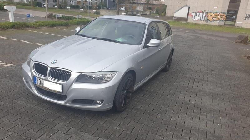 Silber Gebraucht 2010 BMW 318 Kombi | 2.500 € (Superpreis) - Bild 1/4