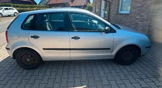 Gebraucht VW Polo 64 PS (47 kW) 2004 Silber Kleinwagen