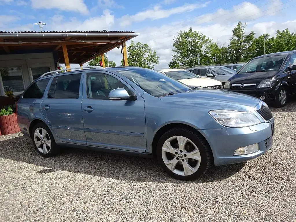 Gebraucht Skoda Octavia Elegance 160 PS (117 kW) 2010 Grau Kombi