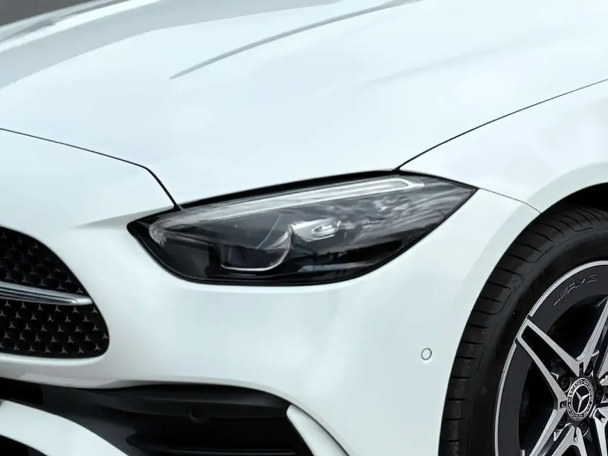 Gebraucht Mercedes C300e AMG 204 PS (150 kW) 2025 Manufaktur lack manufaktur opa Kombi