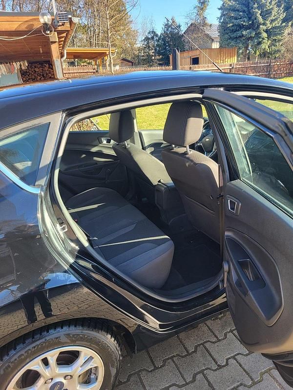 Gebraucht Ford Fiesta 101 PS (74 kW) 2016 Schwarz Kleinwagen