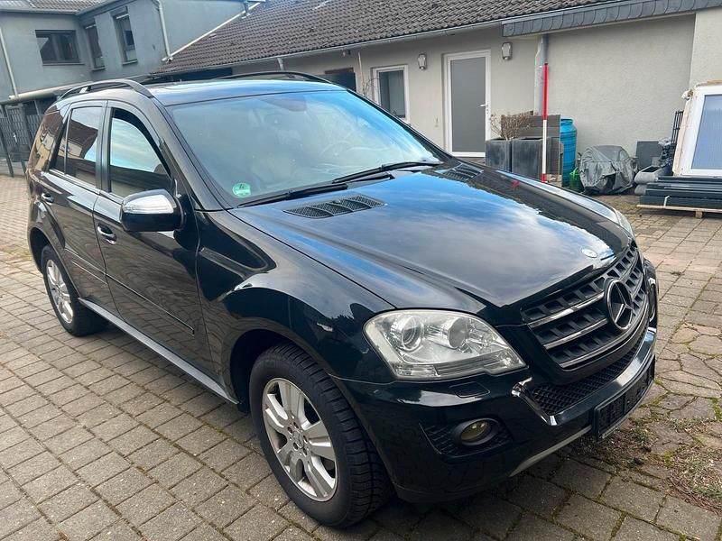 Gebraucht Mercedes ML350 272 PS (200 kW) 2009 Schwarz SUV
