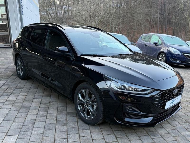 Gebraucht Ford Focus ST-Line X 125 PS (91 kW) 2023 Schwarz Limousine