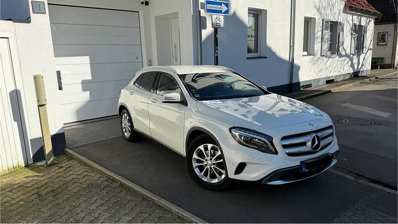Gebraucht Mercedes GLA220 170 PS (125 kW) 2015 Weiß SUV