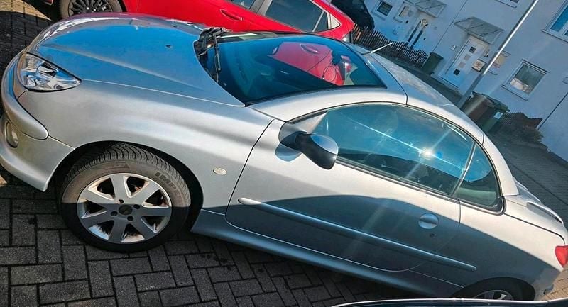 Gebraucht Peugeot 206 CC 109 PS (80 kW) 2004 Silber Cabrio