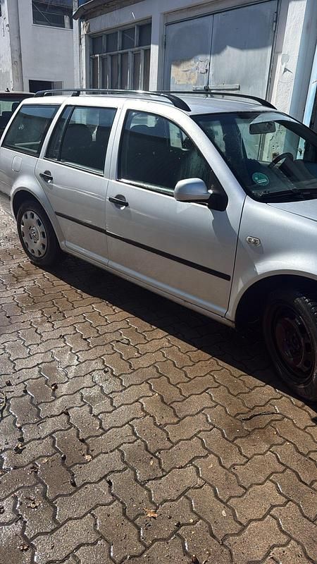 Second-hand VW Golf IV 105 CP (77 kW) 2005 Argintiu Break