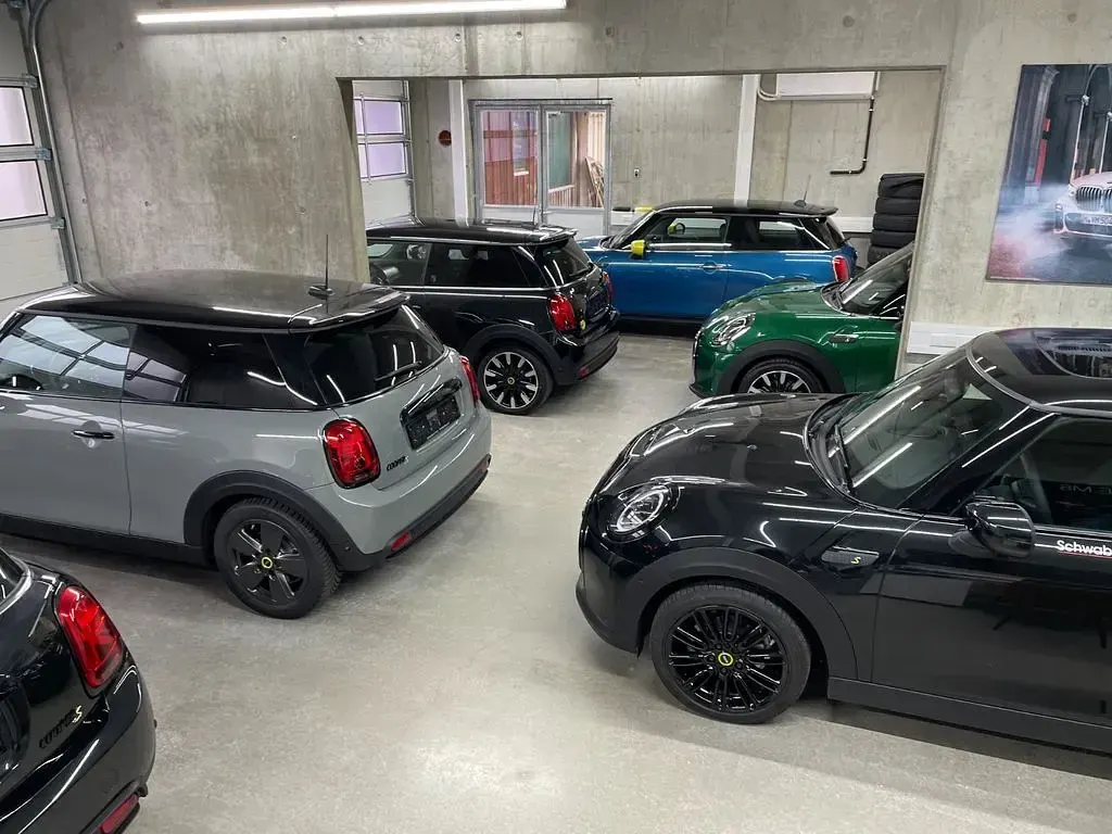 Gebraucht Mini Cooper SE 135 kW (184 PS) 2023 Midnightblack Kleinwagen