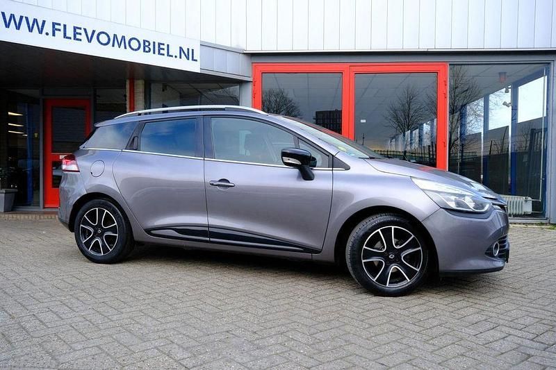 Gebraucht Renault Clio IV Night&Day 90 PS (66 kW) 2015 Grau Kombi