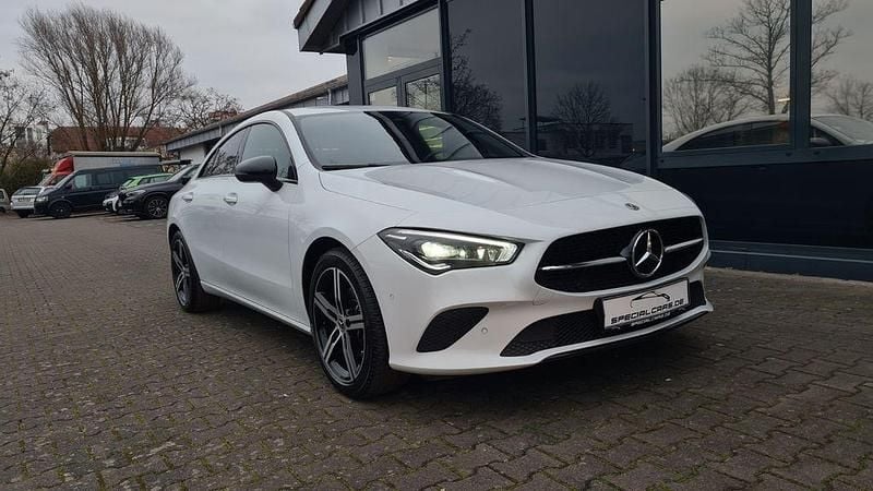 Weiß Gebraucht 2023 Mercedes CLA200 Night Coupé | 27.990 € (Superpreis) - Bild 1/4