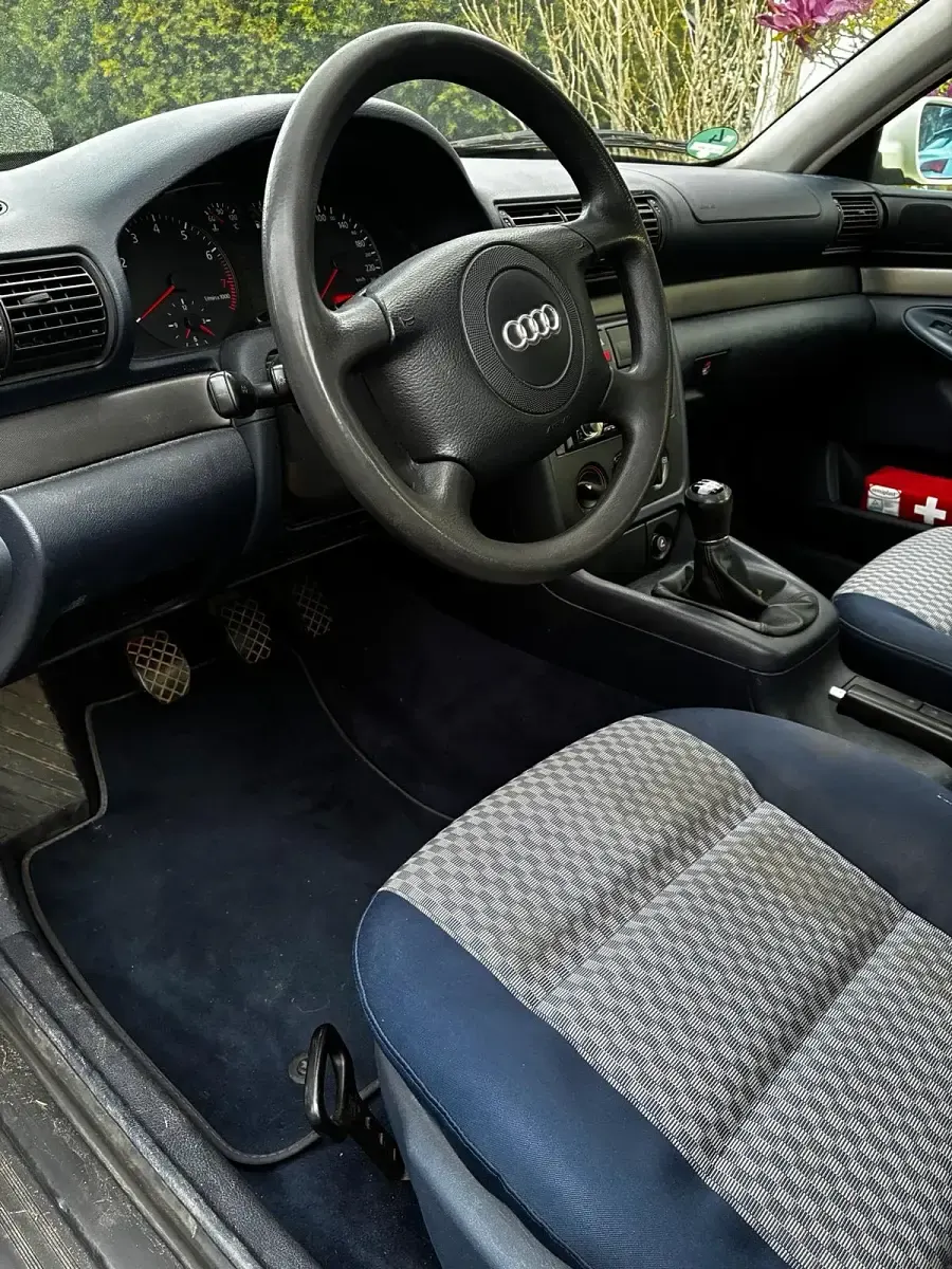 Gebraucht Audi A4 101 PS (74 kW) 1998 Weiß Limousine