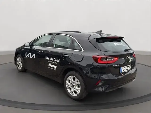 Używany Kia Ceed Vision 140 KM (102 kW) 2025 Czarny Hatchback