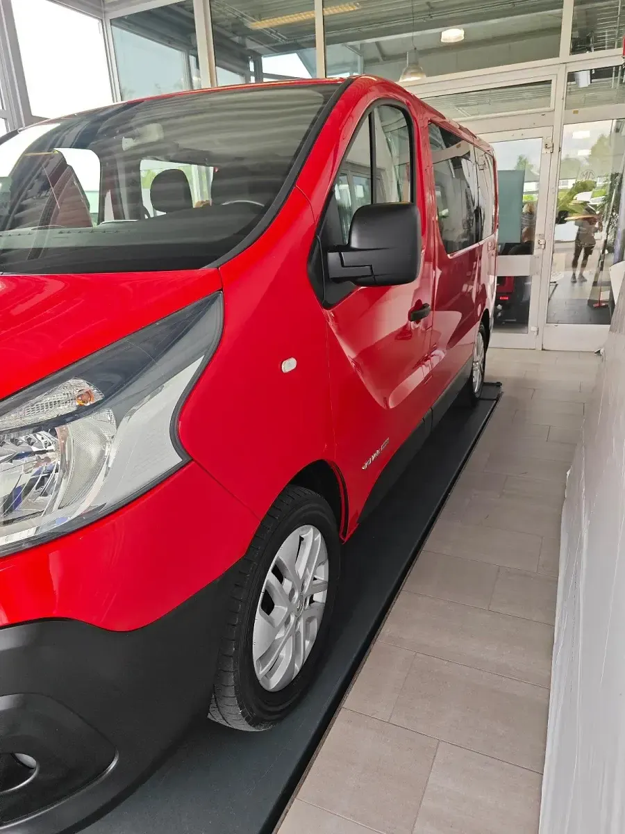 Gebraucht Renault Trafic 145 PS (106 kW) 2015 Rot Van / Kleinbus