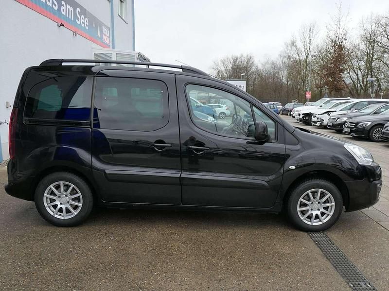 Gebraucht Peugeot Partner Allure 110 PS (80 kW) 2017 Lack onyx schwarz/deckende Van / Kleinbus