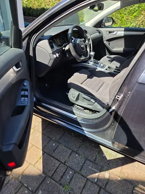 Gebraucht Audi A4 170 PS (125 kW) 2012 Blau Limousine