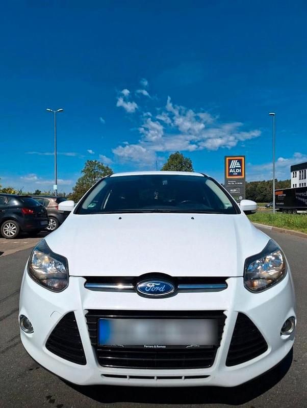 Gebraucht Ford Focus Titanium 140 PS (102 kW) 2013 Weiß Kombi
