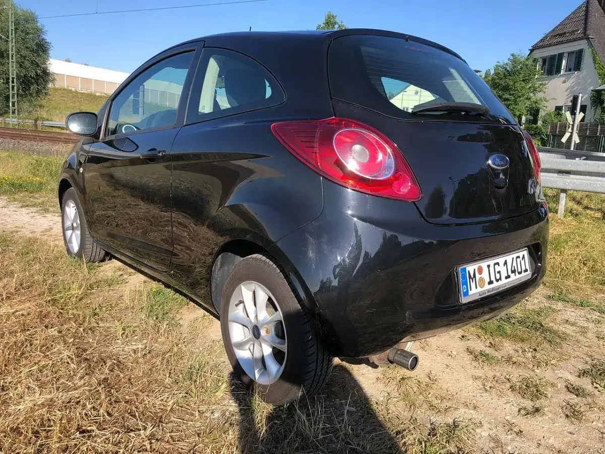 Gebraucht Ford Ka Ambiente 69 PS (50 kW) 2013 Schwarz Kleinwagen