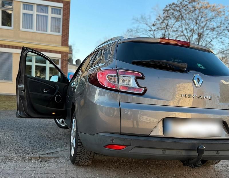 Gebraucht Renault Mégane GrandTour 130 PS (95 kW) 2010 Grau Kombi