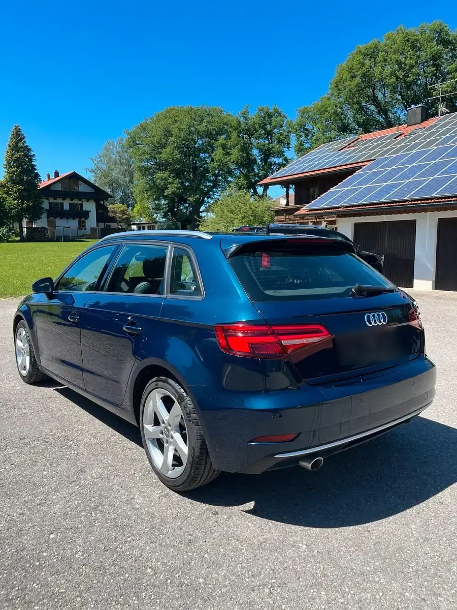Gebraucht Audi A3 115 PS (84 kW) 2019 Blau Limousine