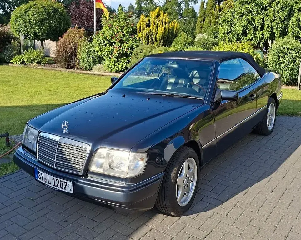 Gebraucht Mercedes E200 136 PS (100 kW) 1997 Blau Cabrio