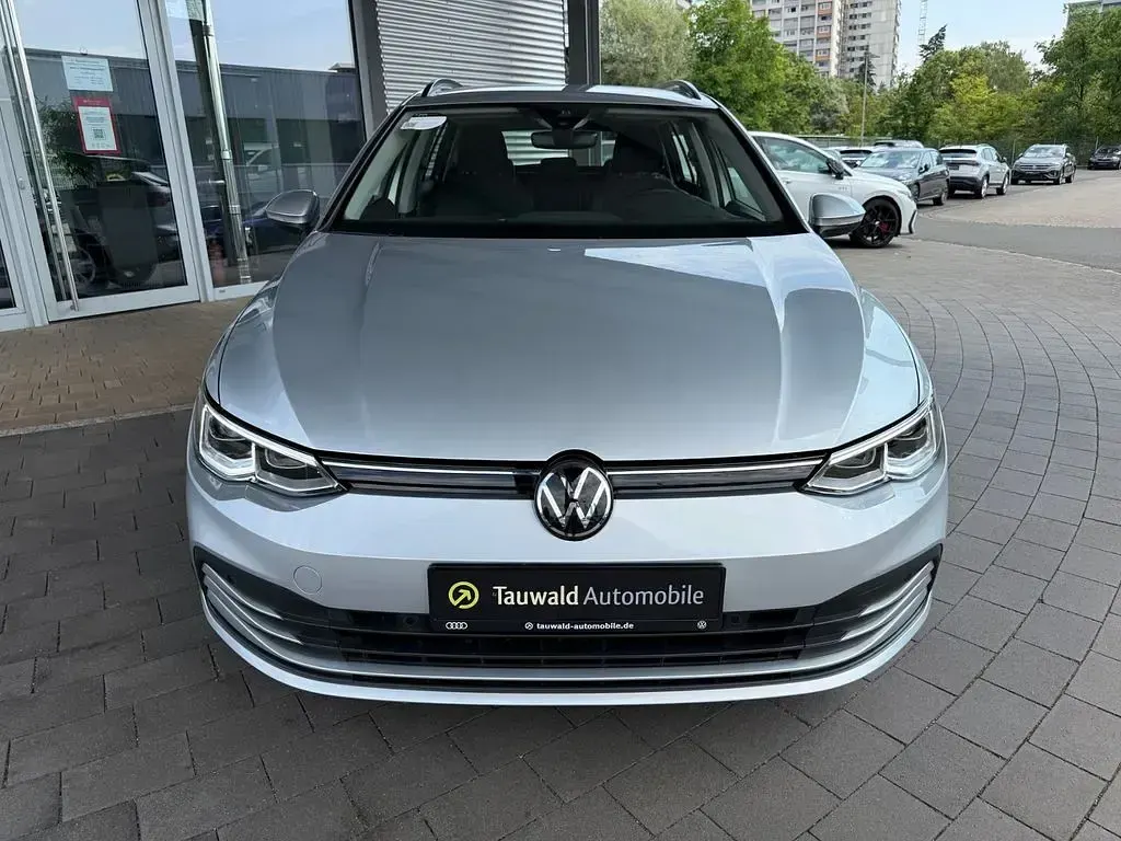 Gebraucht VW Golf VIII Life 131 PS (96 kW) 2024 Silber Kombi