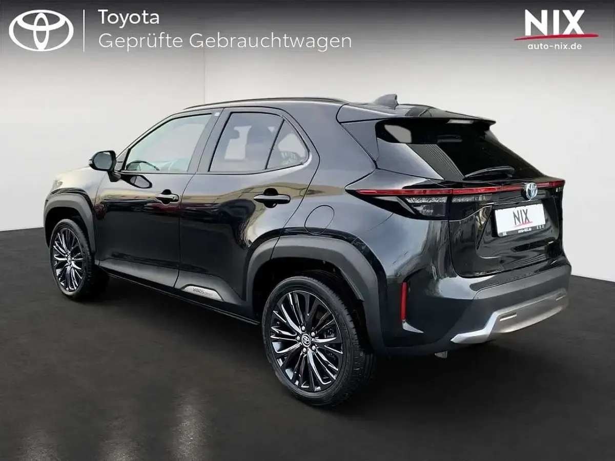 Gebraucht Toyota Yaris Cross 116 PS (85 kW) 2023 Schwarz SUV