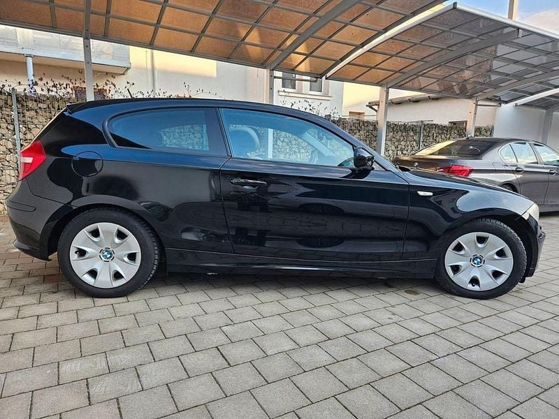 Gebraucht BMW 116 Performance 122 PS (89 kW) 2011 Schwarz Kleinwagen